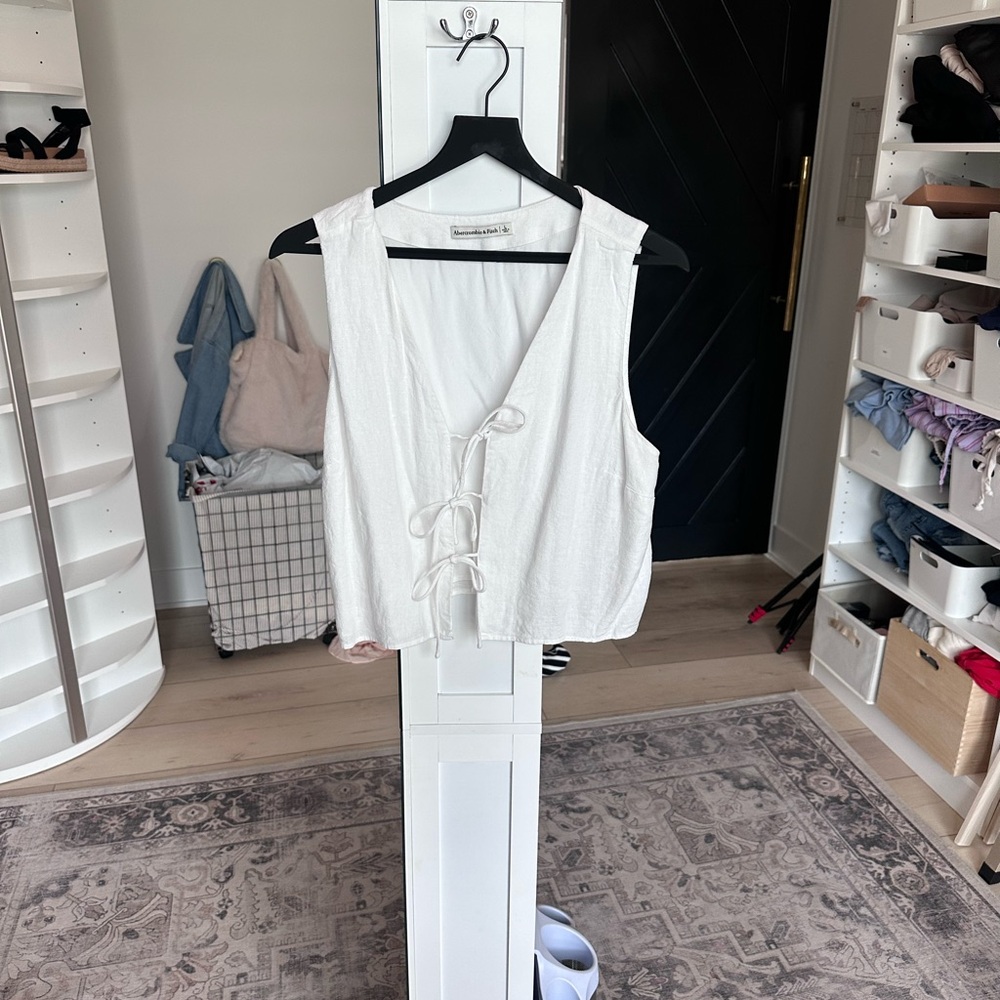 Abercrombie & Fitch White Tie-Front Vest
